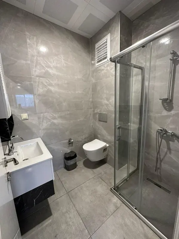 Additional bathroom with shower inside student residence